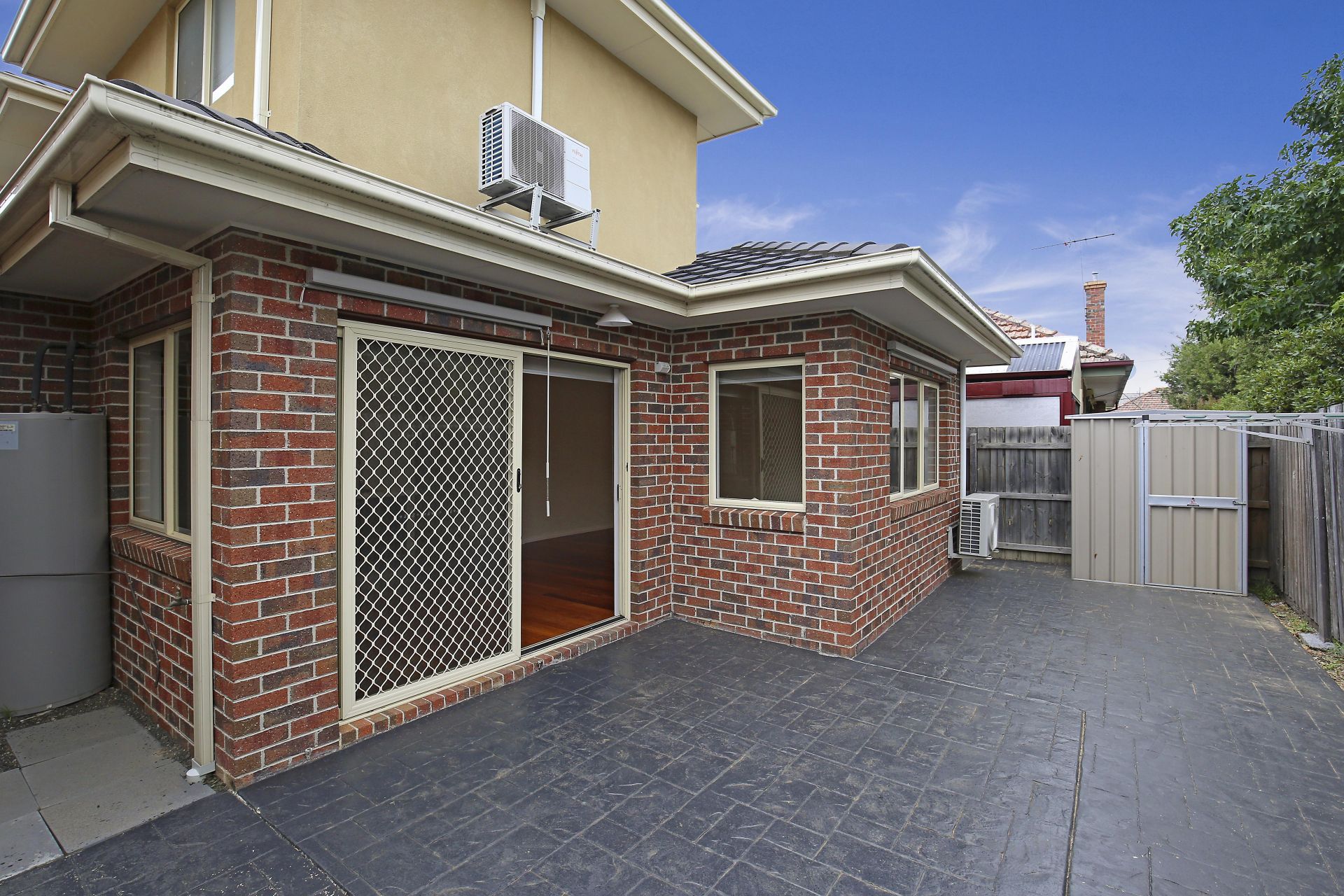 Modern, Bright & Spacious!