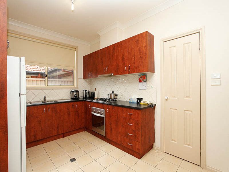 7 Cleland Way, Caroline Springs - Thumbnail 3