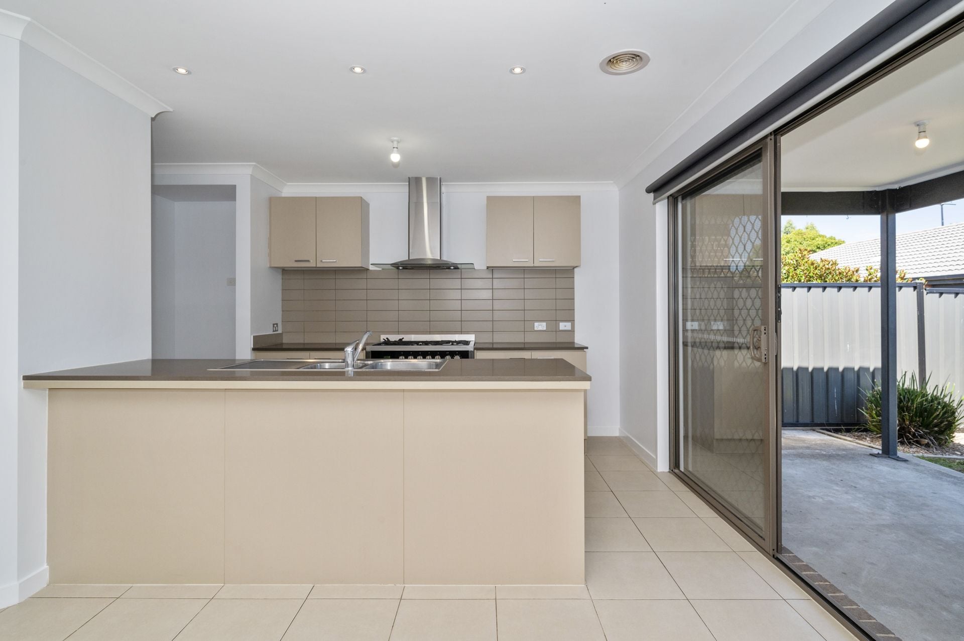 MODERN, LOW MAINTENANCE HOME
