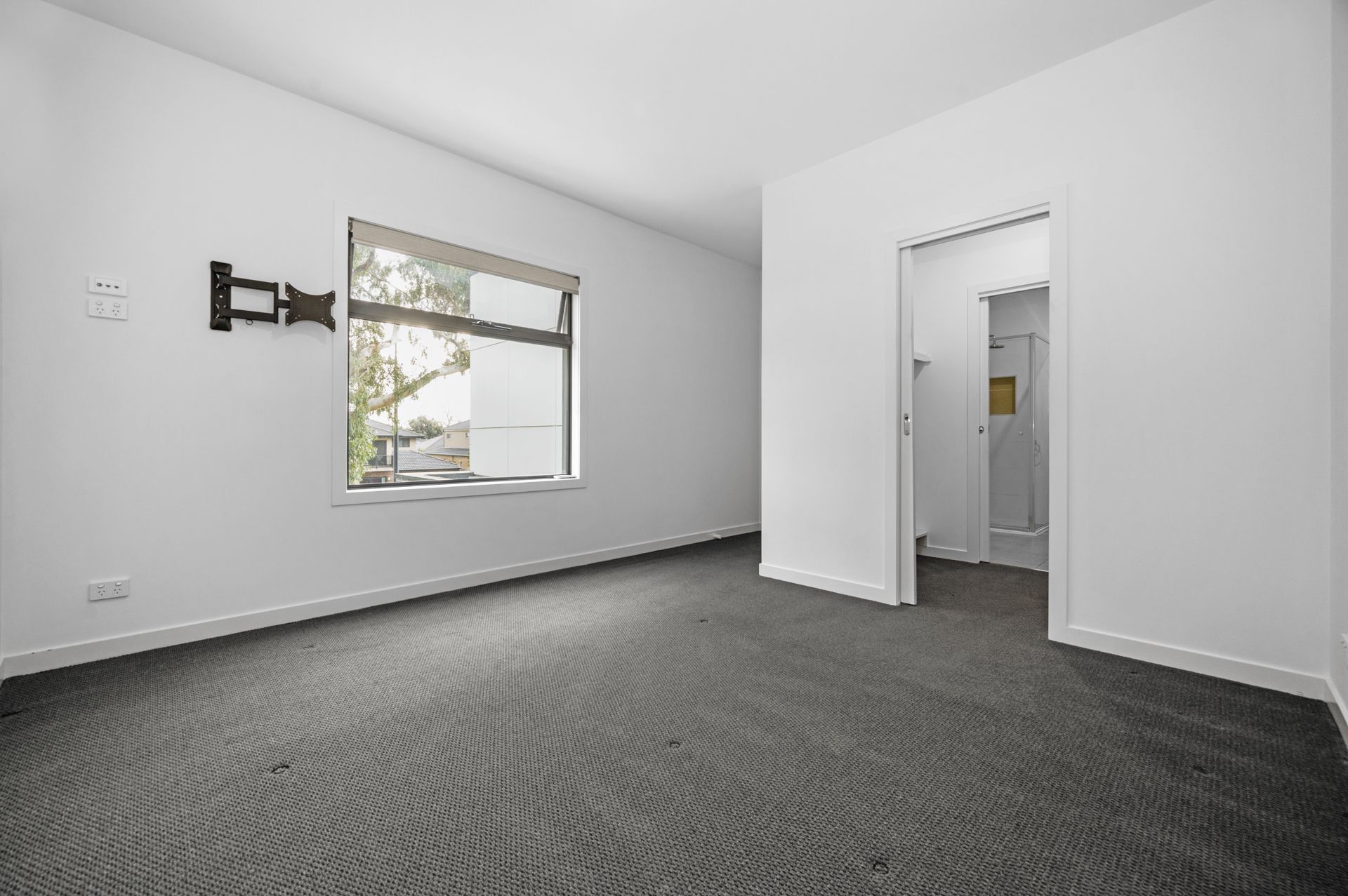 PRISTINE TOWNHOUSE