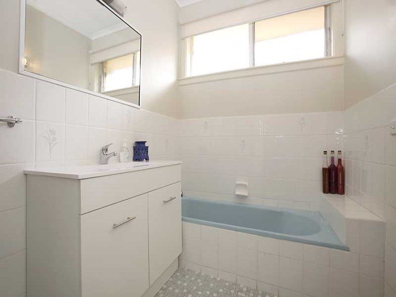 10 Chifley Avenue, Altona - Thumbnail 6