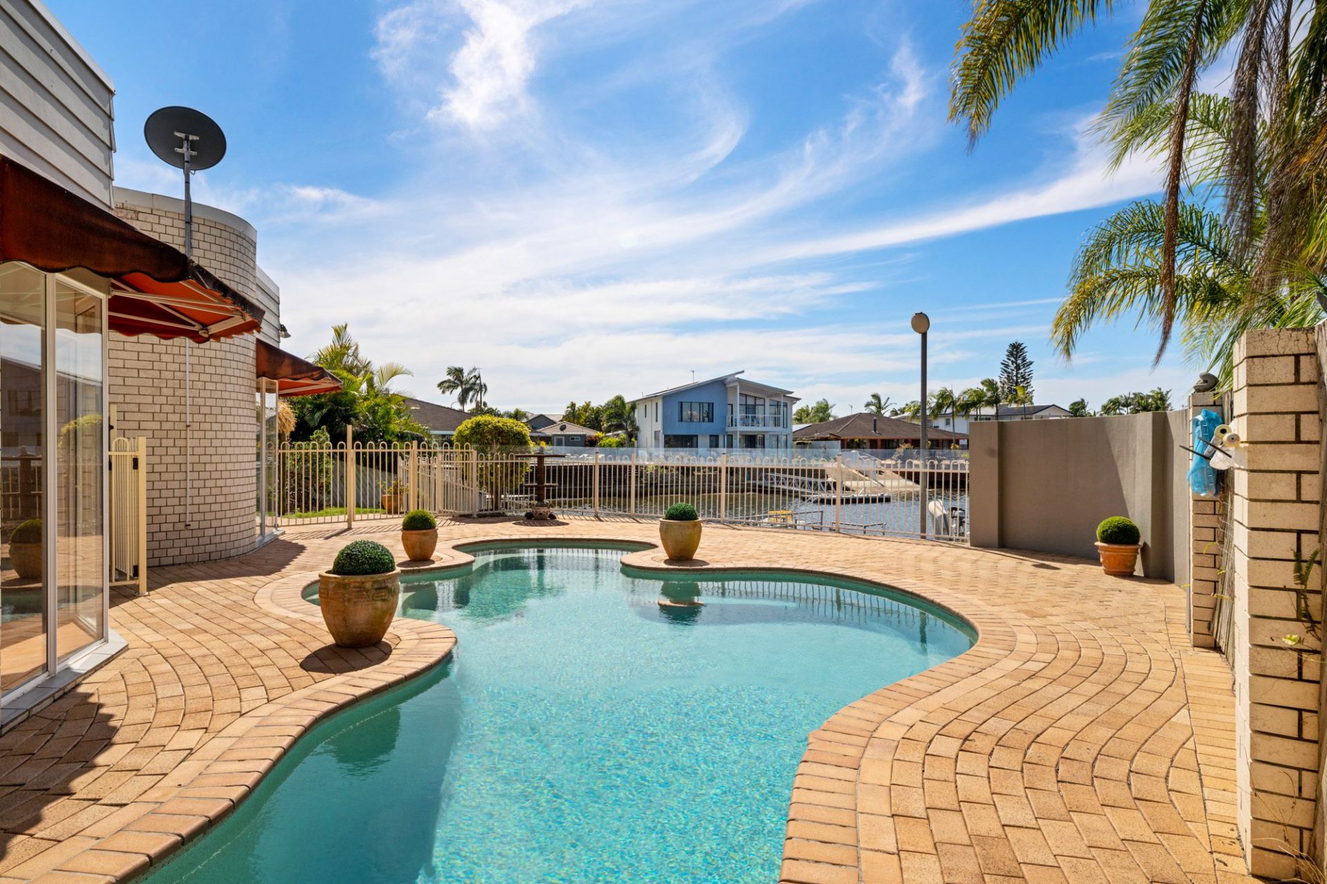 $ 1,500,000, Runaway Bay - Thumbnail 3