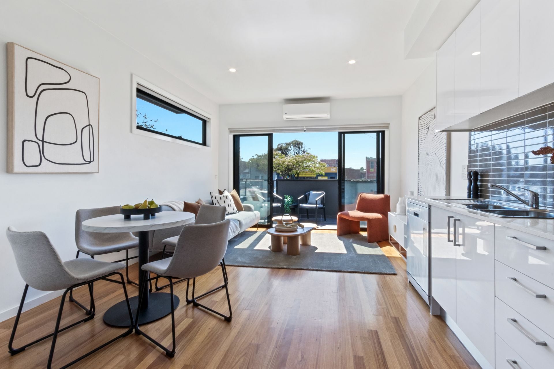 Contemporary Living In A Well-Connected Neighbourhood