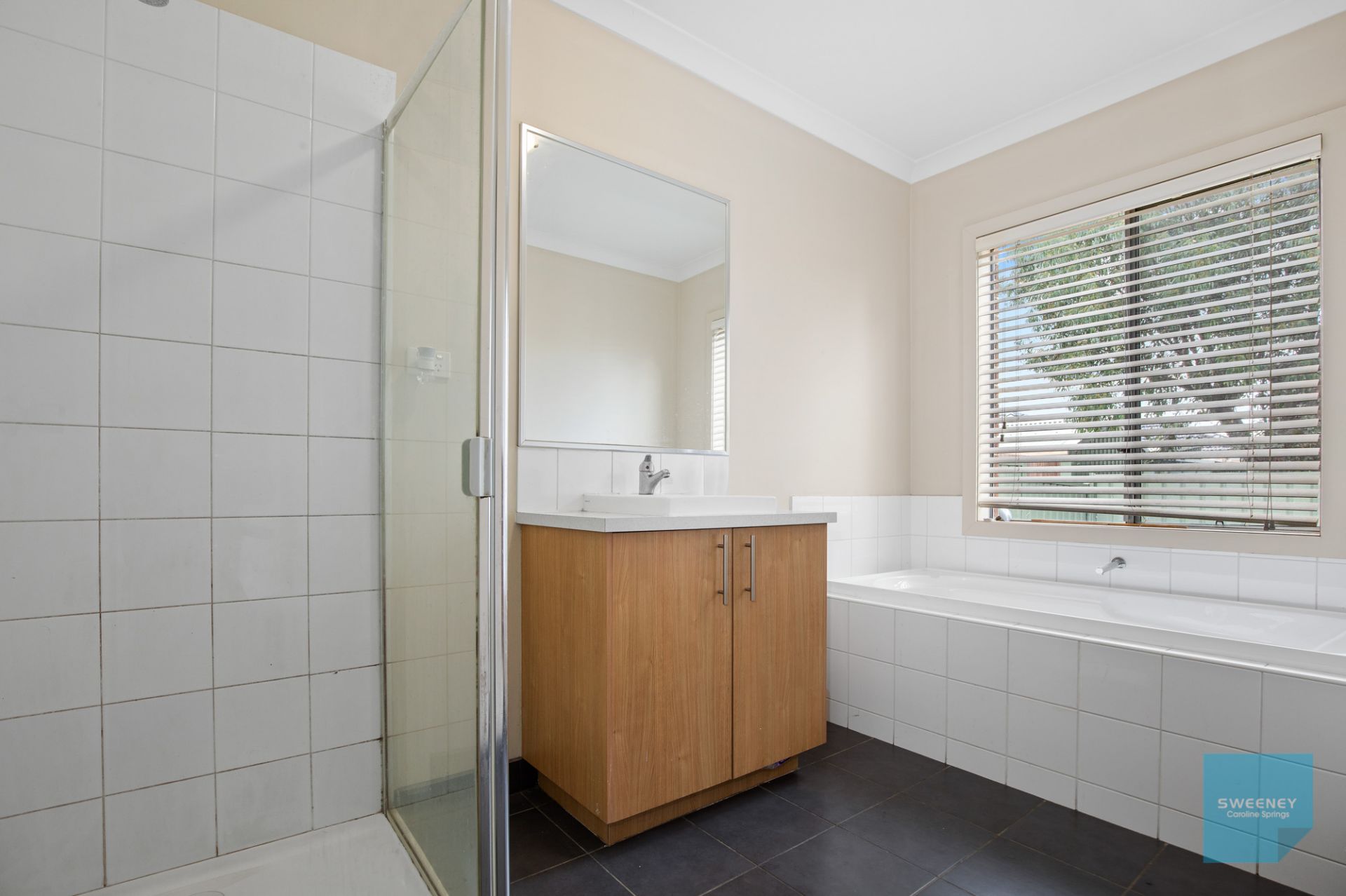 21 Dahlia Drive, Caroline Springs - Thumbnail 8