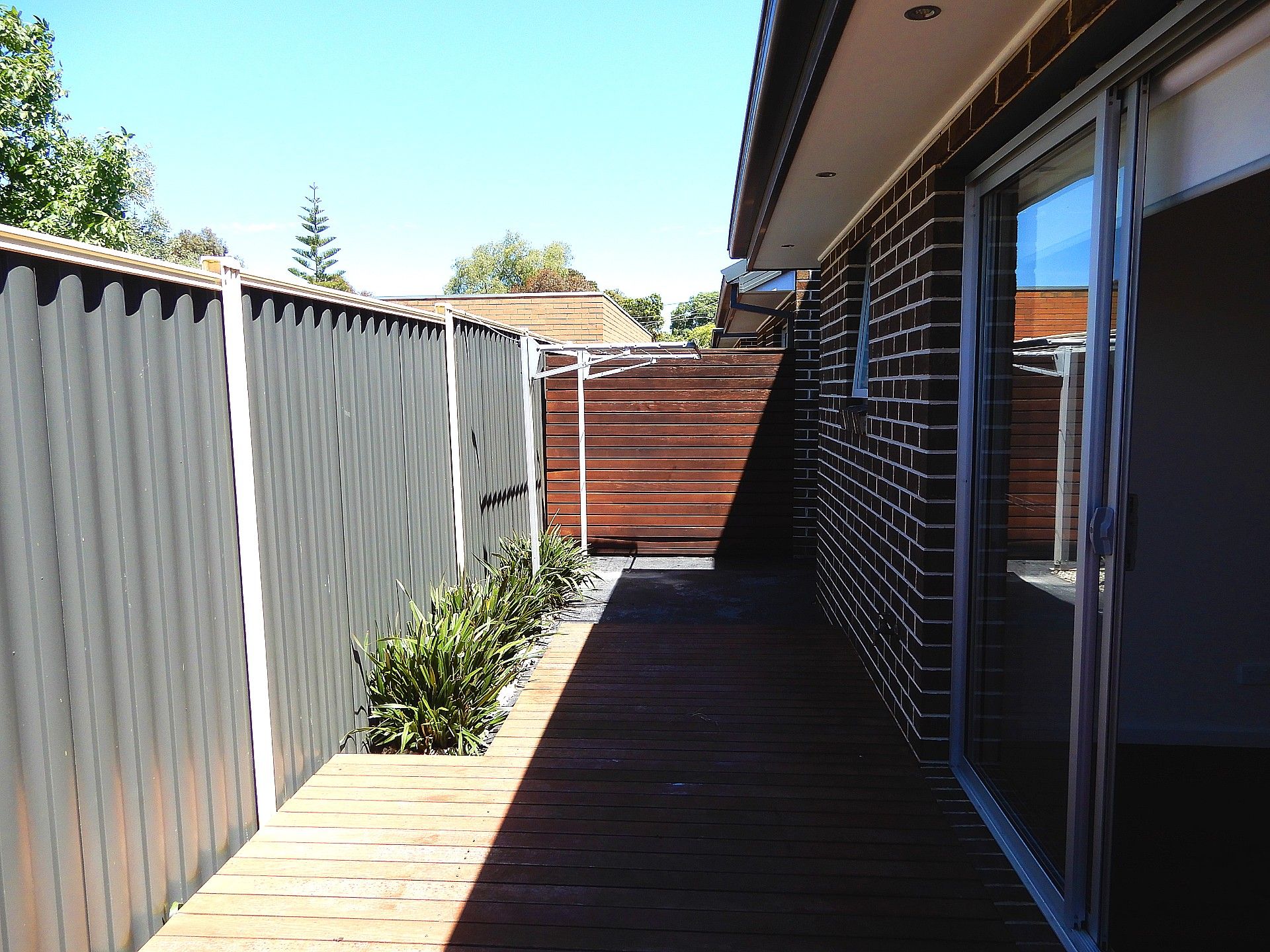 Neat townhouse - one week's free rent!