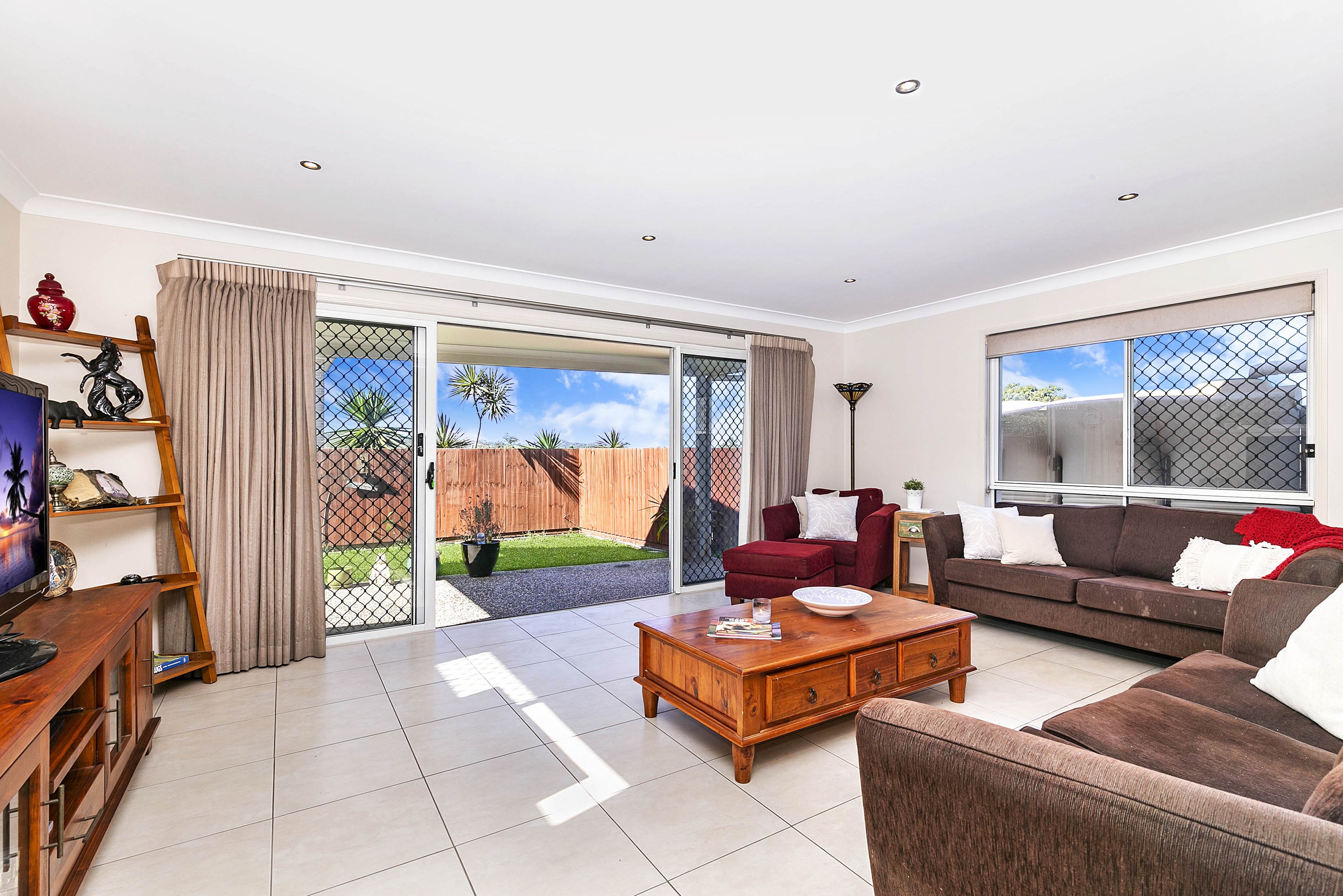 Real Estate For Sale 2/93 Daisy Hill Road DAISY HILL , QLD