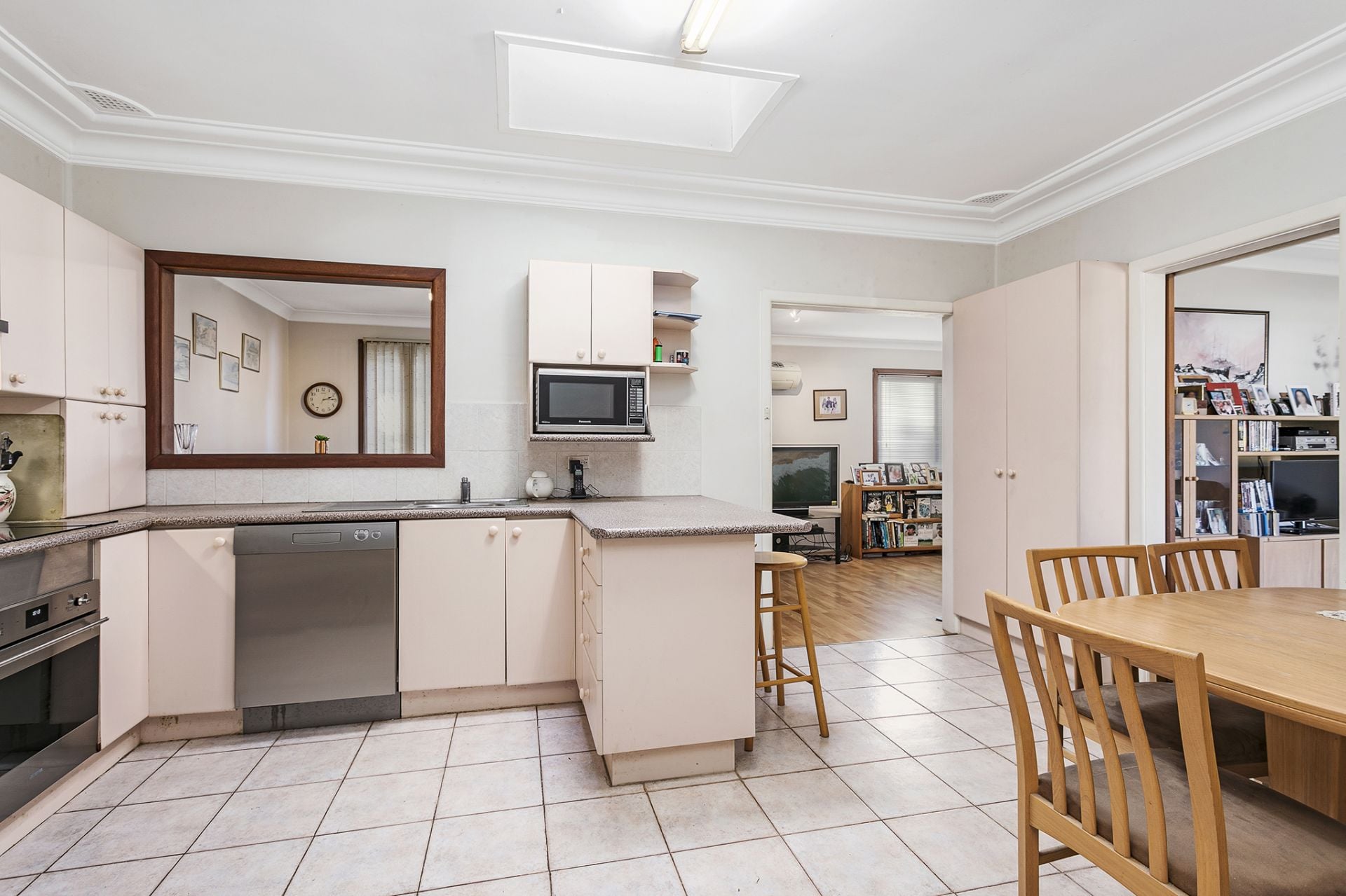 11 Nyngan Place Miranda NSW, Miranda - Thumbnail 2