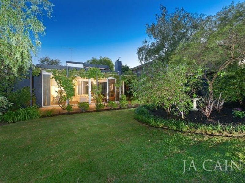 7 Malvern Avenue, GLEN IRIS J A CAIN Real Estate