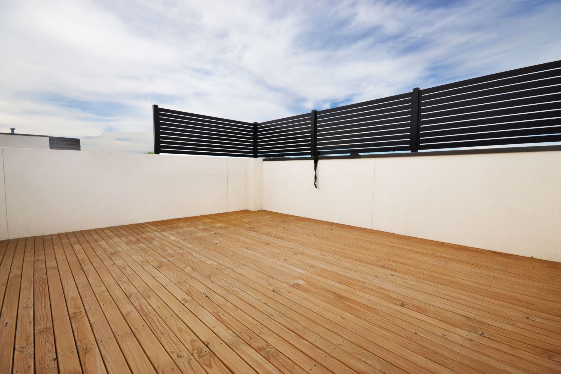 CONTEMPORARY DELIGHT IN COBURG HILL