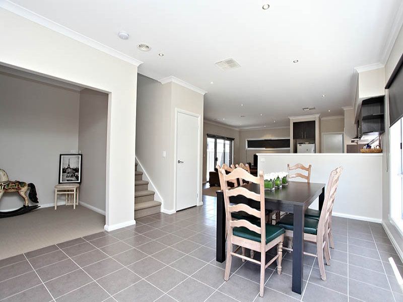 6 Damaine Circuit, Caroline Springs - Thumbnail 6