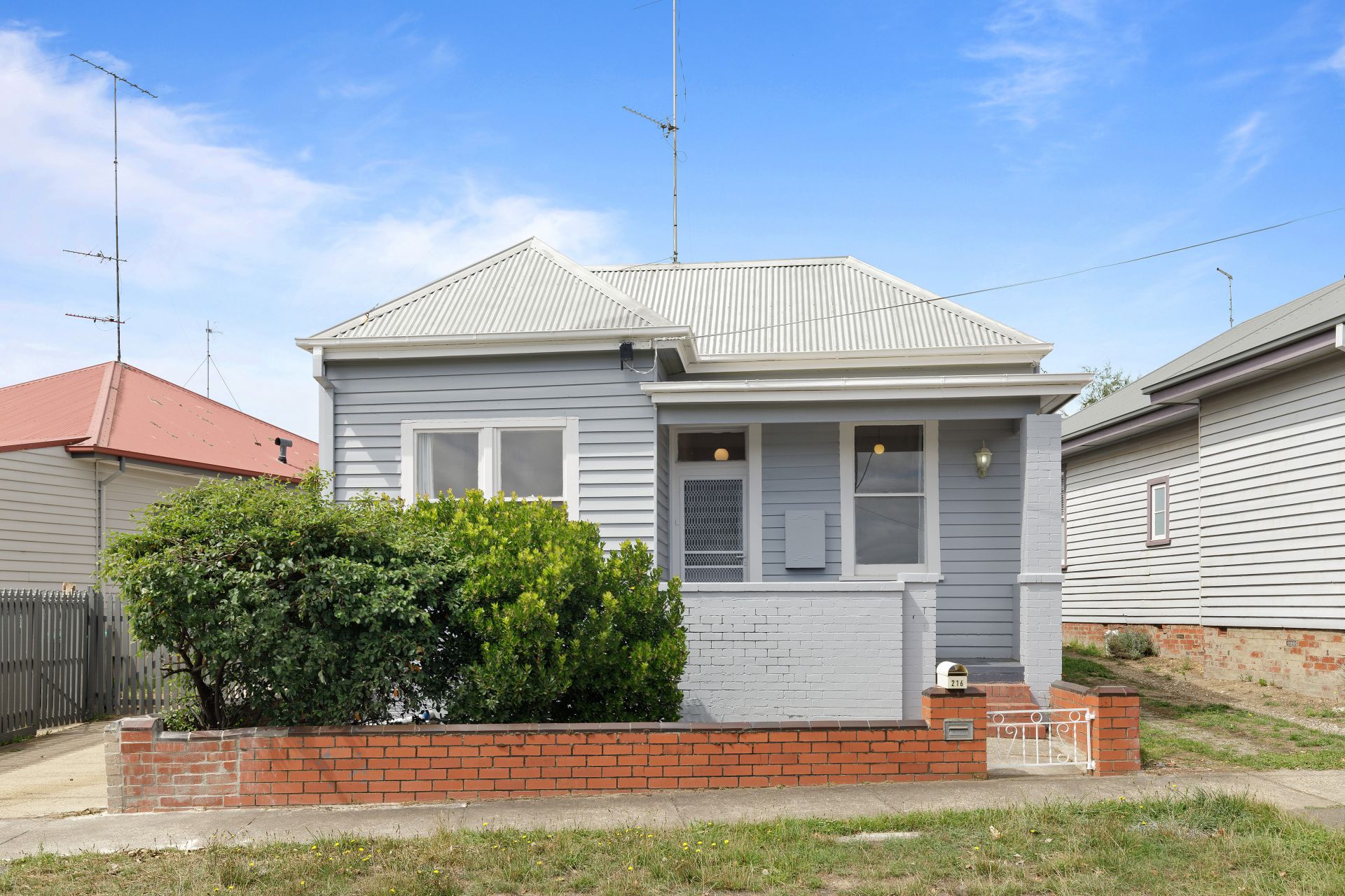 216 Doveton Crescent, Ballarat Central, Ballarat Central, Soldiers Hill - Thumbnail 2
