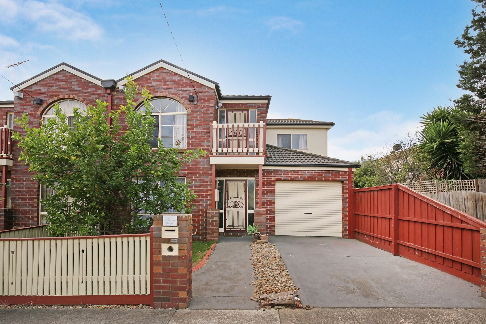 Street facing townhouse in great locale