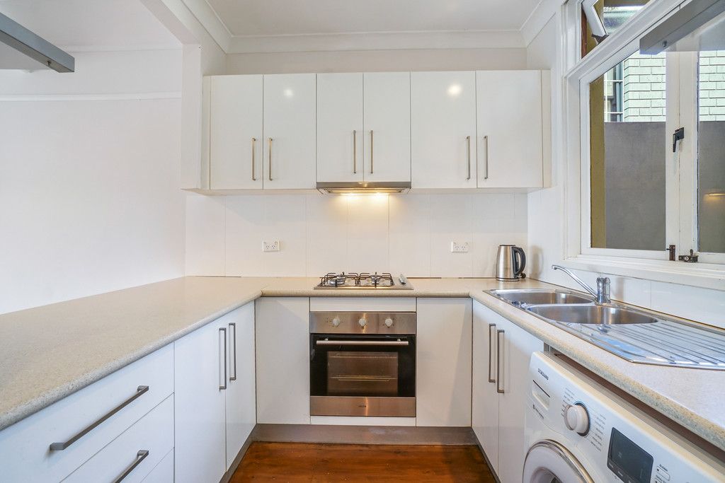 Freshly Renovated One Bedroom House in Annandale