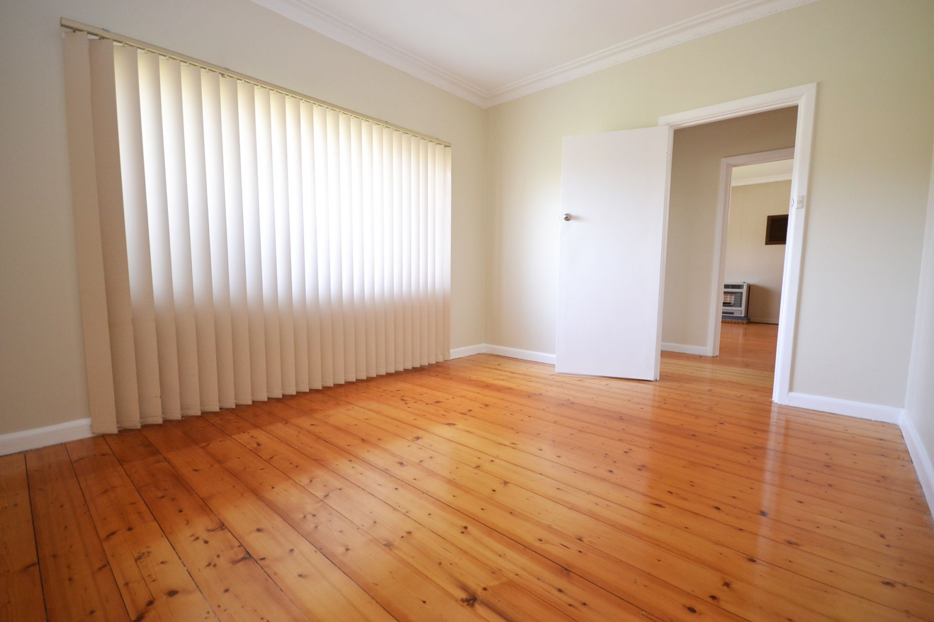 FABULOUS LOCATION & PRICED TO PLEASE