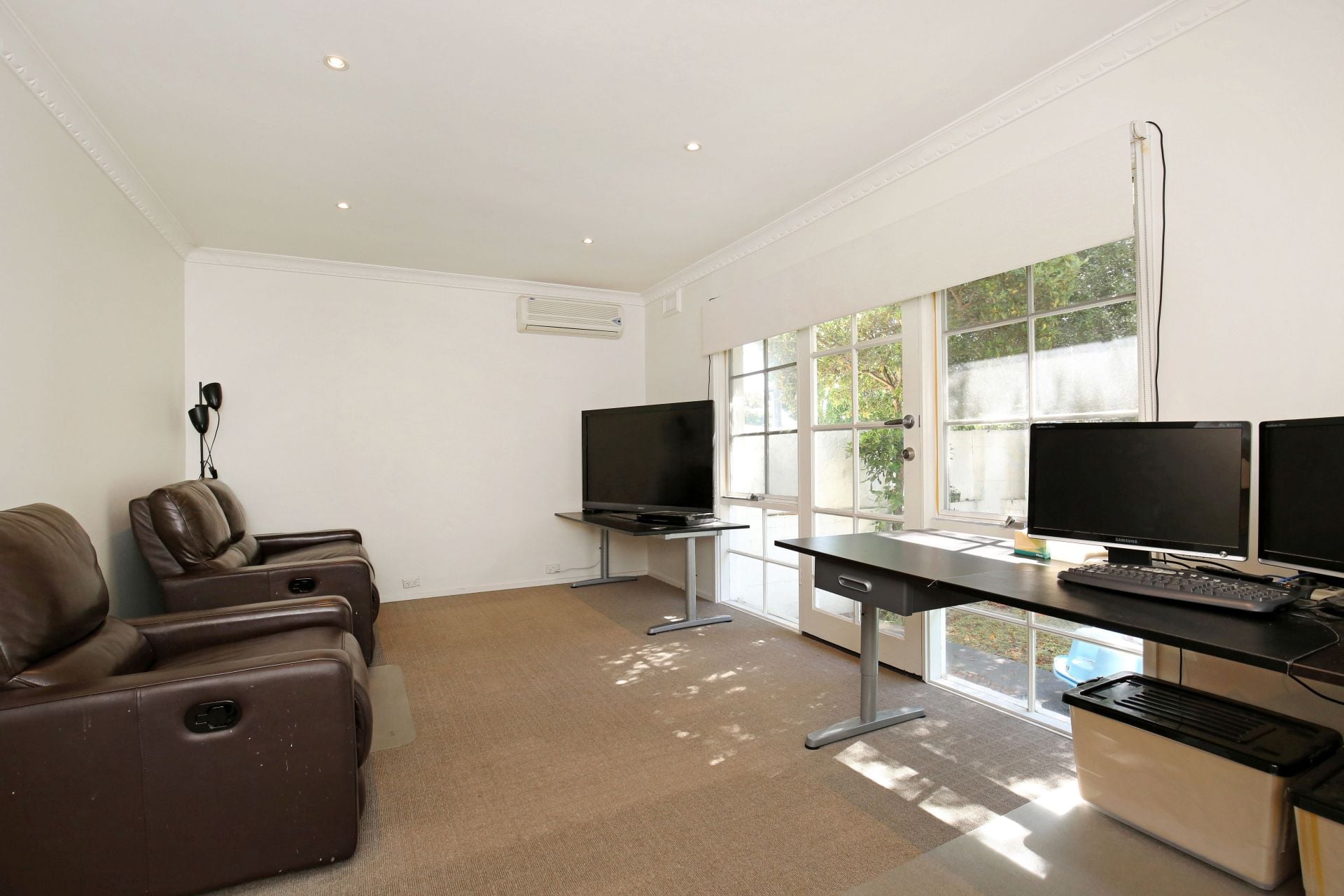 NEAT AND TIDY UNIT FOR LEASE!