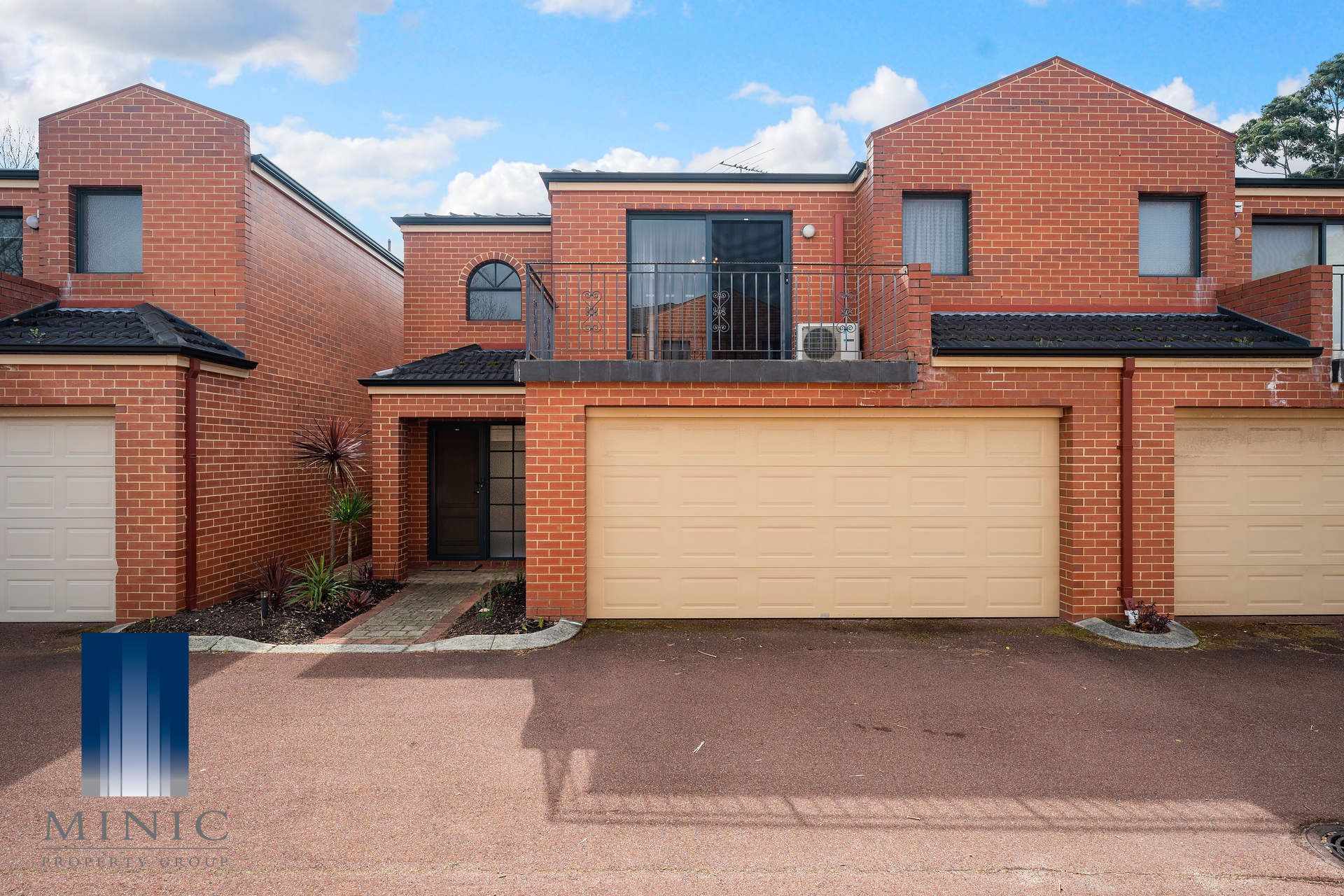 Real Estate For Sale 2/31 The Lakes Boulevard Jandakot , WA