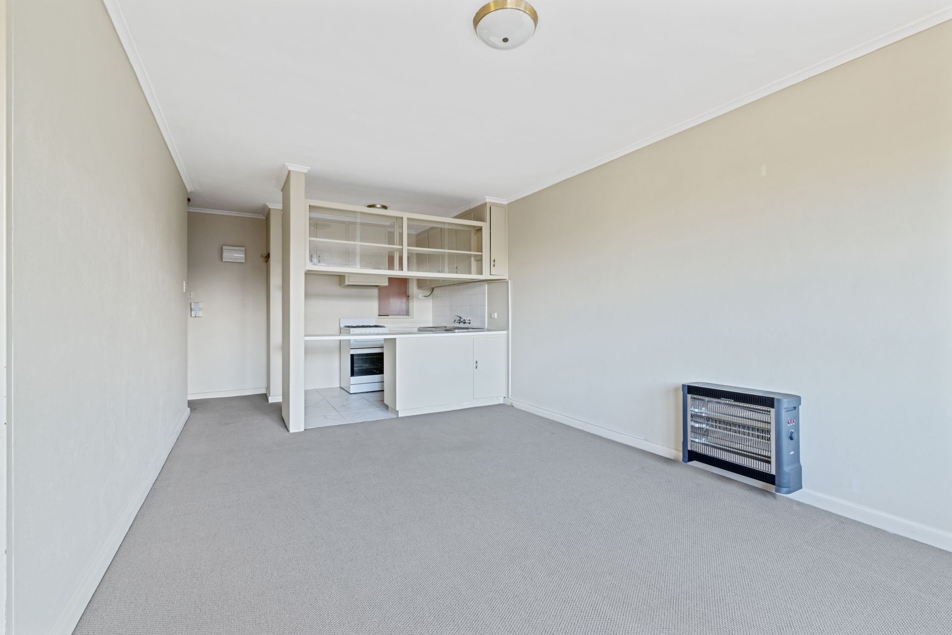 2 Bedroom Apartment In Sought After Suburb