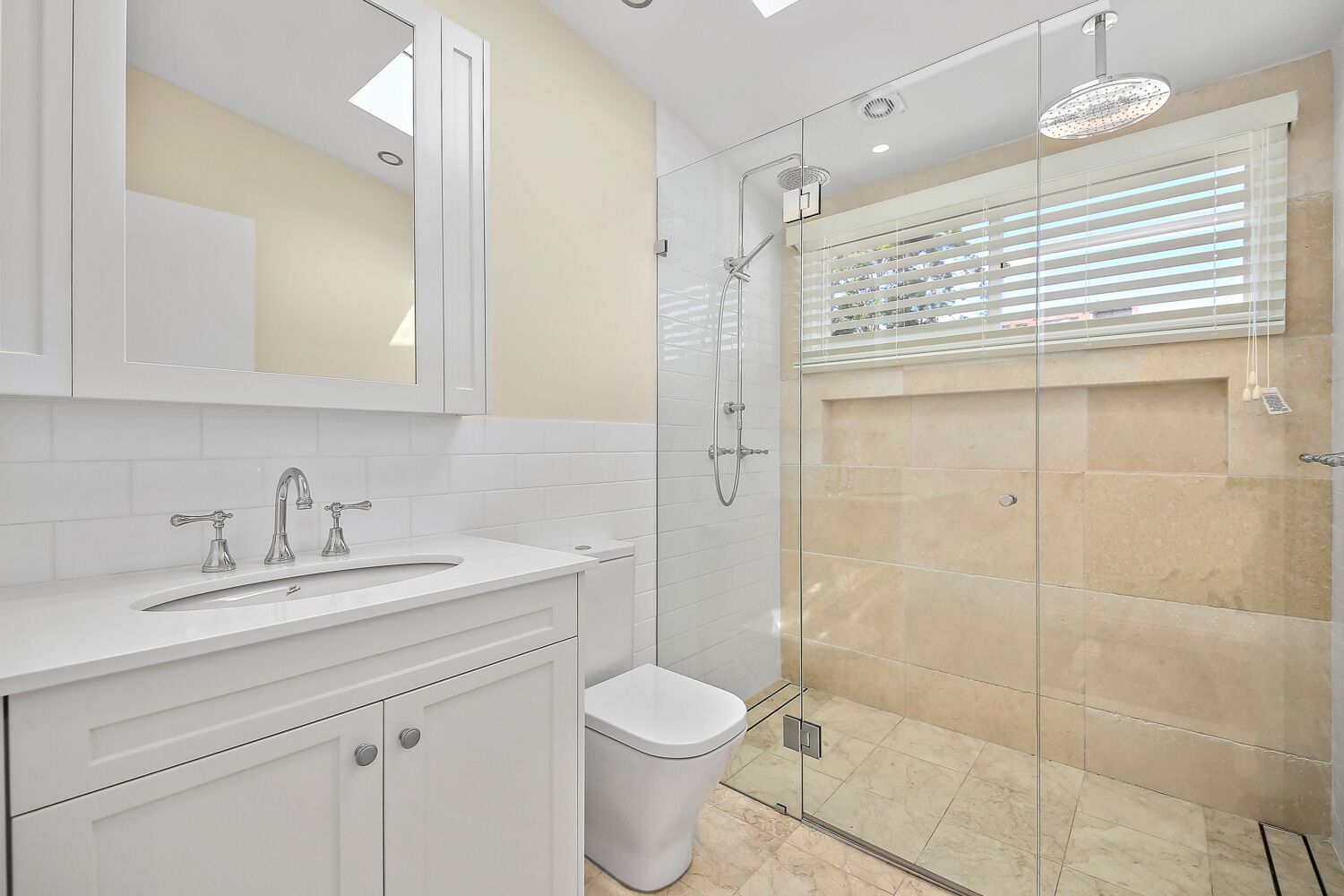 Modern End Terrace In Great Location!!