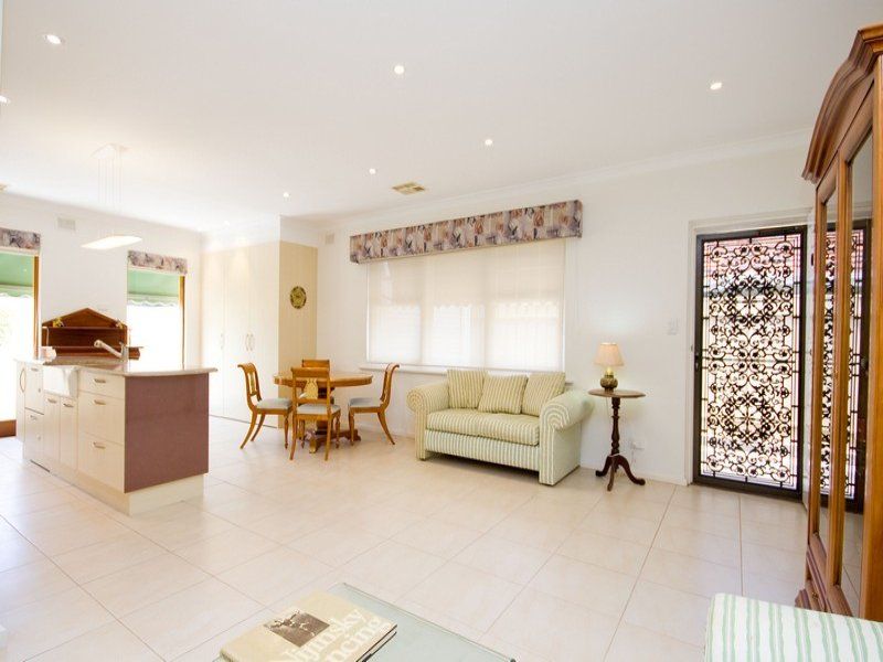 4/20 Dunbar Terrace Glenelg East 5045