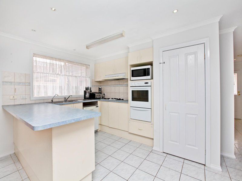 32 Macklin Way, Caroline Springs - Thumbnail 5