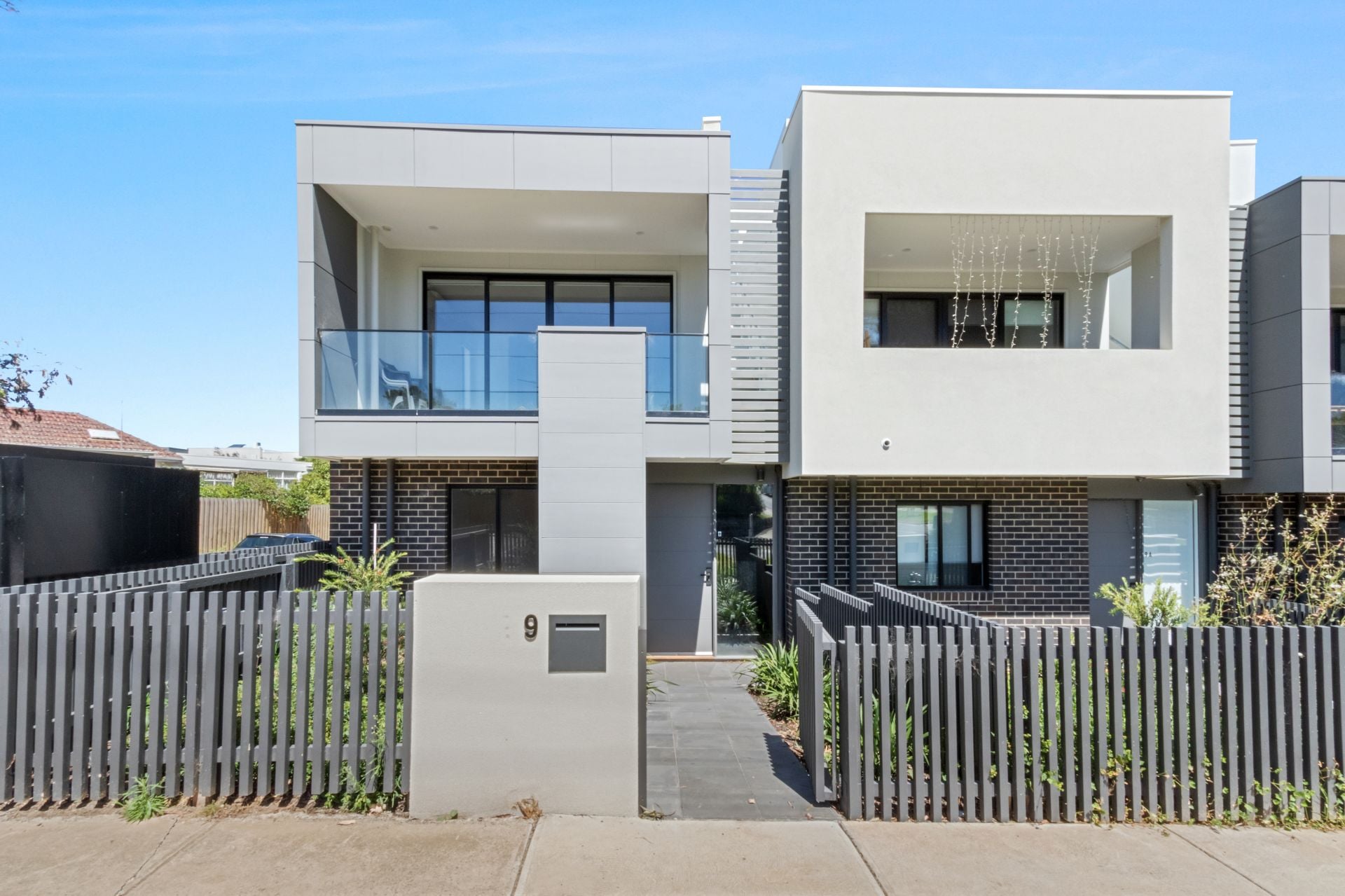 Near New Townhouse with Rooftop Terrace