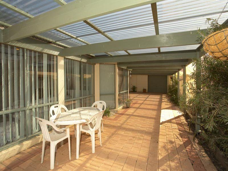 24 Andrew Chirnside, Seabrook - Thumbnail 6