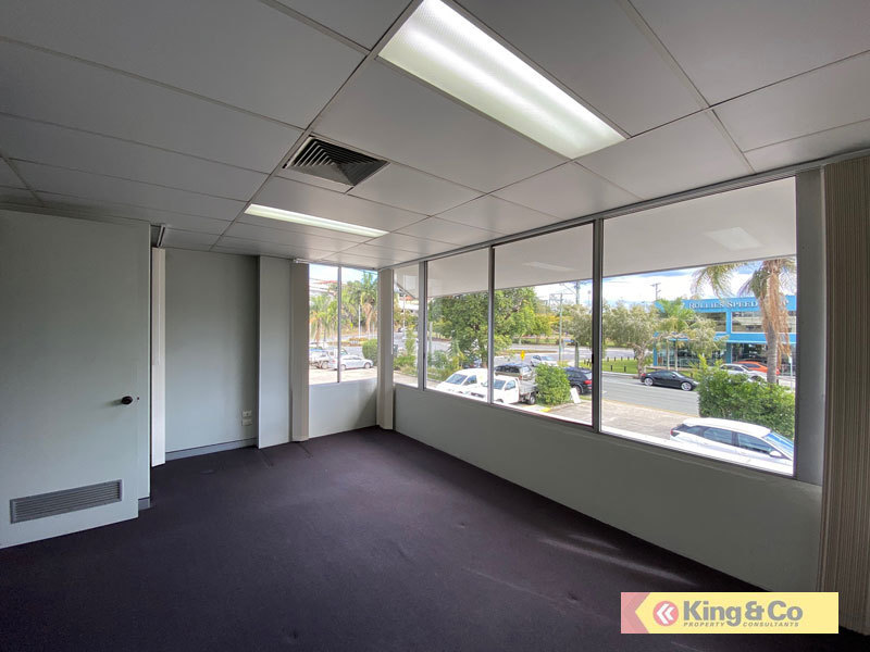 NEWSTEAD FREESTANDER