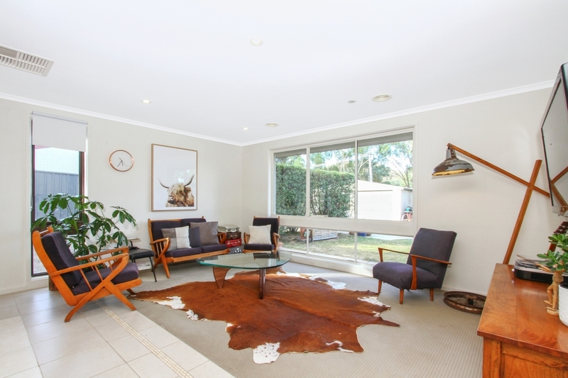 11 Khull Crescent, Kambah - Thumbnail 2