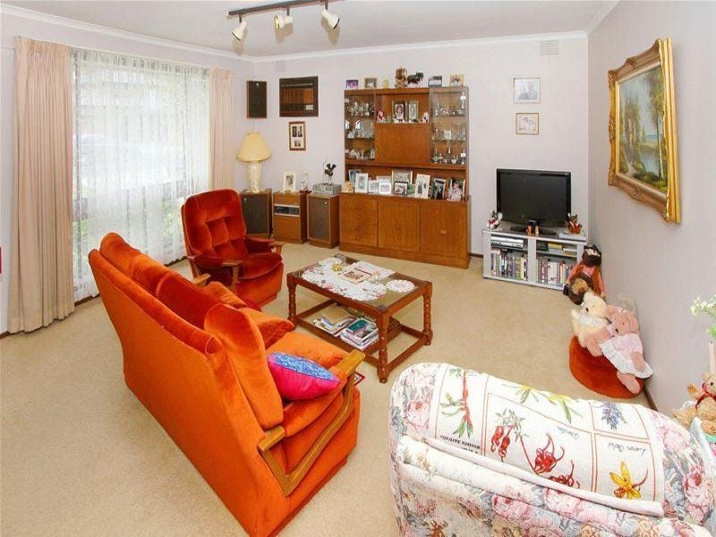 WALK TO EVERYTHING- FANTASTIC LOCATION!