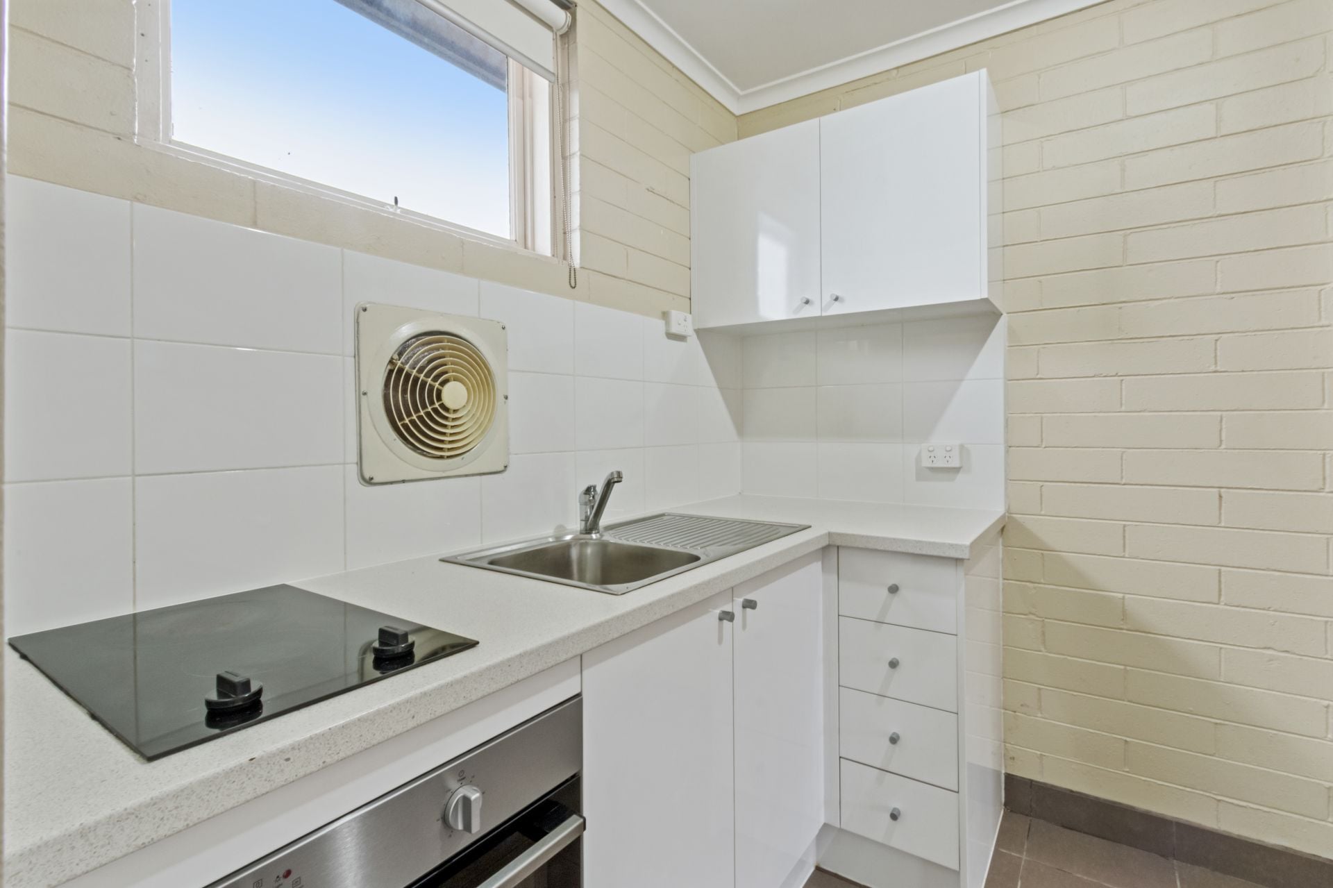 Refurbished Cosy Studio Apartment Situated in Excellent Position!