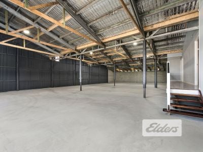 OFFICE/WAREHOUSE FREESTANDER WITH MAJOR EXPOSURE!