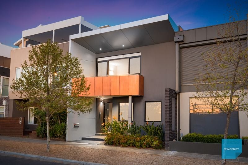 160 The Esplanade, Caroline Springs - Thumbnail 2