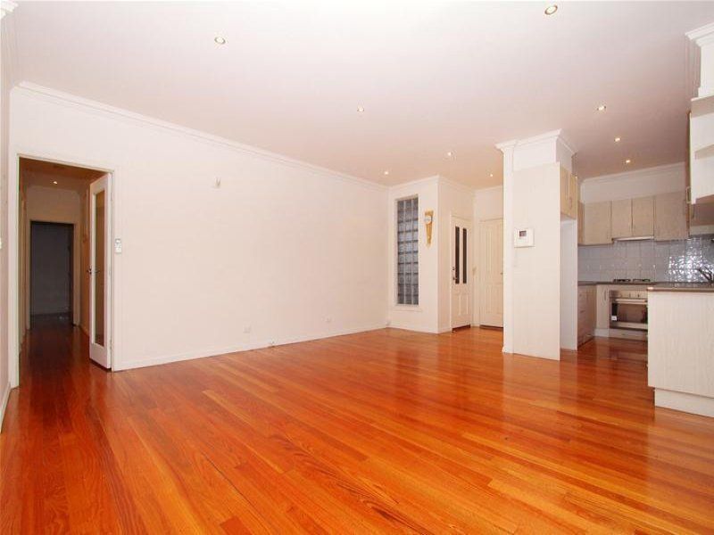 Stunning & Large 2 Bedroom Apartment