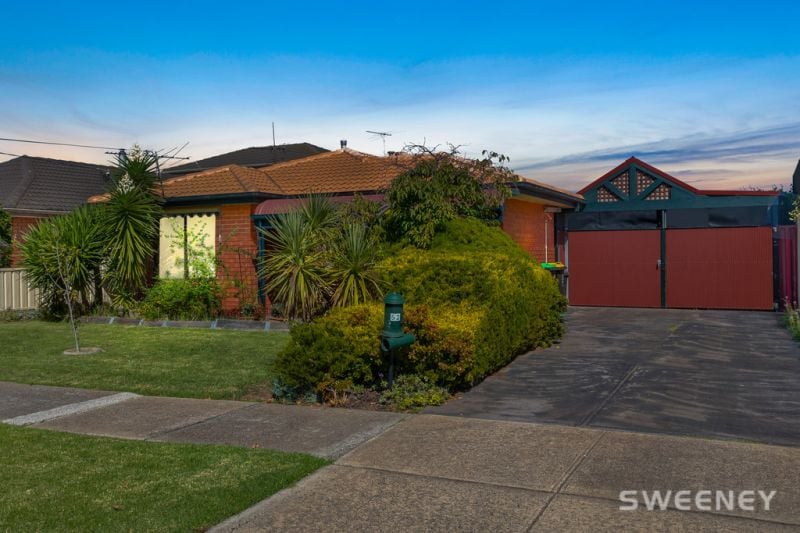 52 Featherby Way, Altona Meadows - Thumbnail 2