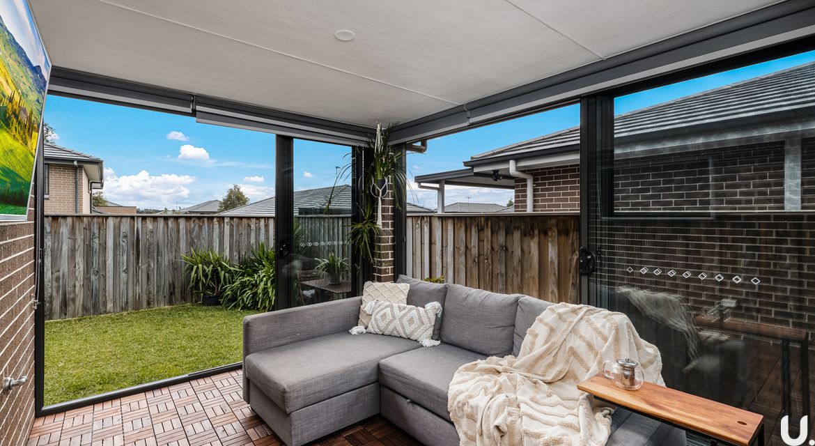 Colebee 61 Sugarloaf Crescent