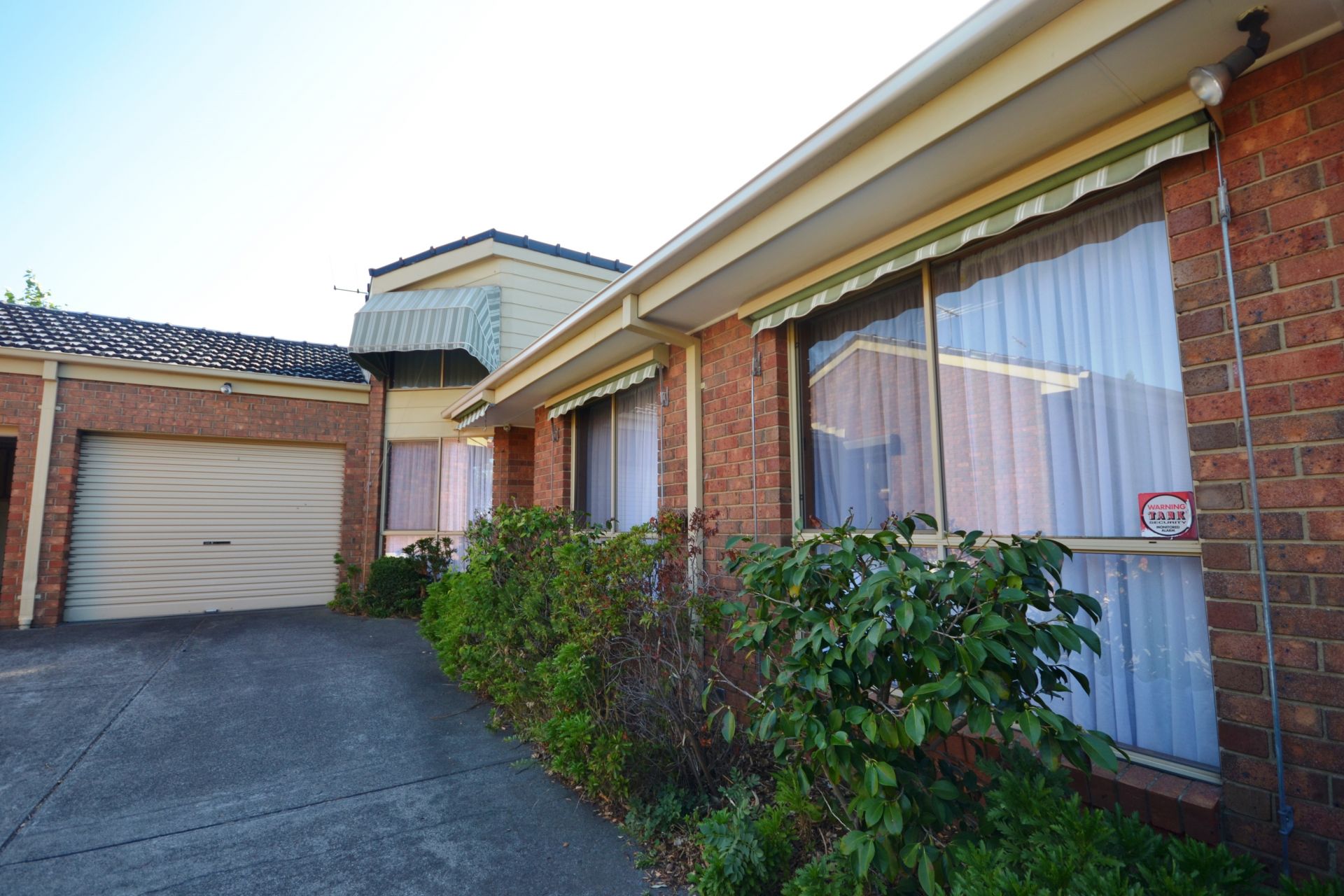 AS BIG AS A HOUSE AND ALL WITHIN WALKING DISTANCE TO TRAIN, TRAMS AND BUSES
