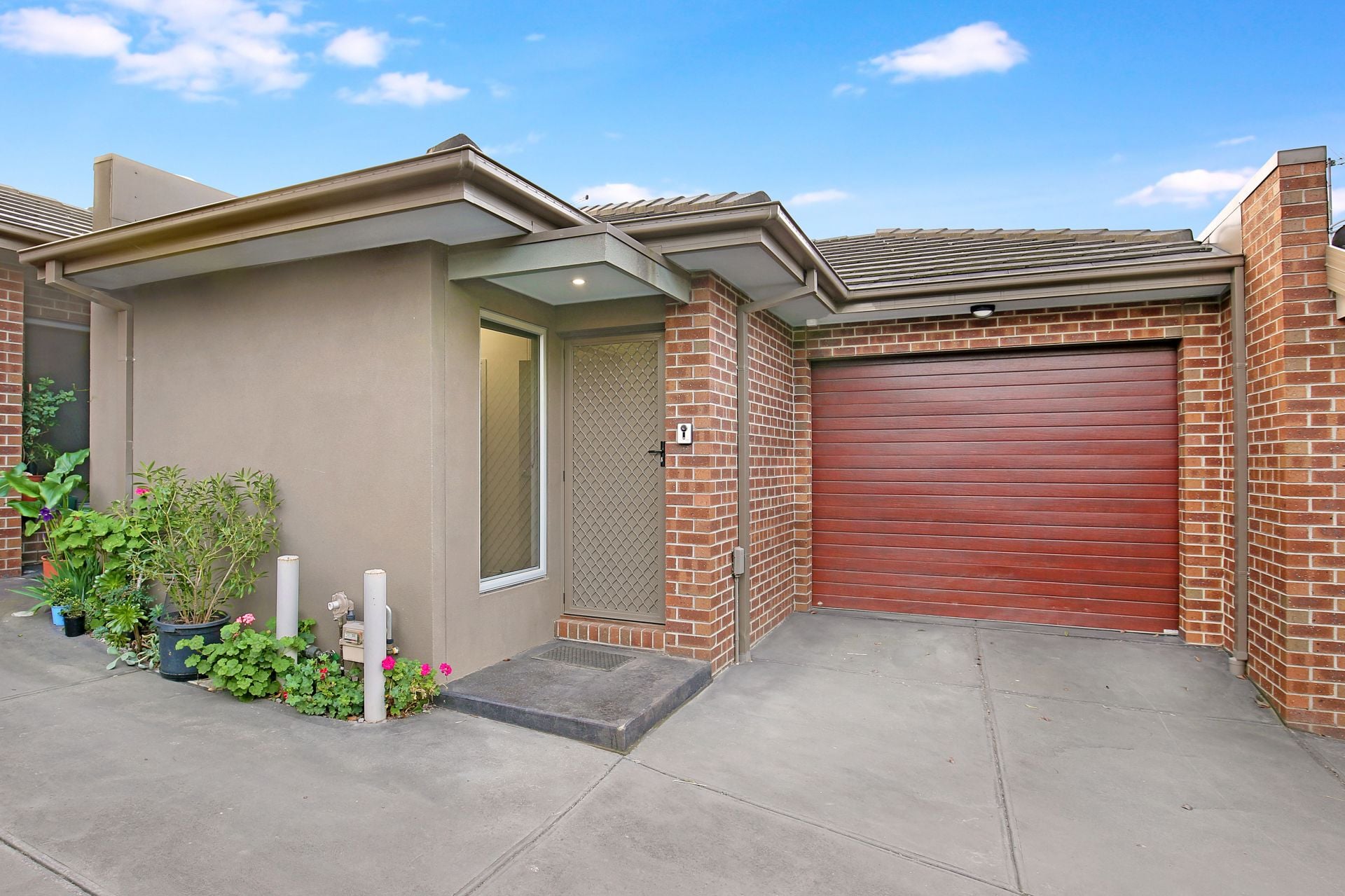 MODERN IN AN IDEAL LOCATION