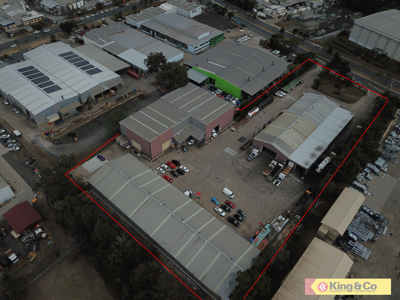 MULTI TENANCY INVESTMENT WITH EXPOSURE!