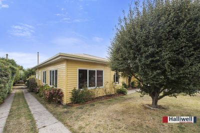 5
 
 
 
  
 
 
 4
 
 
 
  
 
 
 2
 
 
 
 
 
 
 
 36-36A Middle Road, Devonport TAS 7310, Devonport - Thumbnail 4