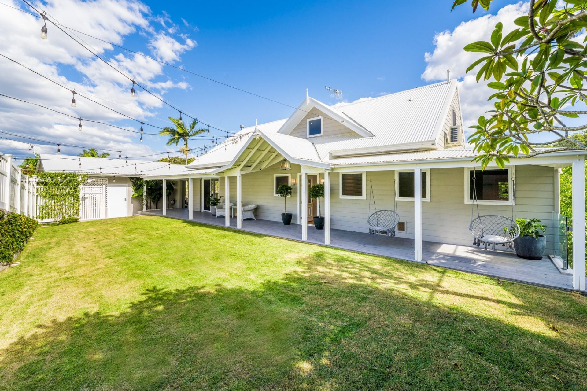 $ 2,130,000, Currumbin Waters - Thumbnail 2