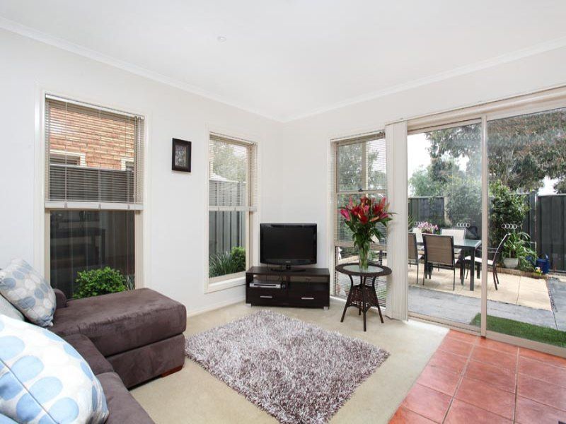 4/8 Lauffre Walk, Caroline Springs - Thumbnail 3