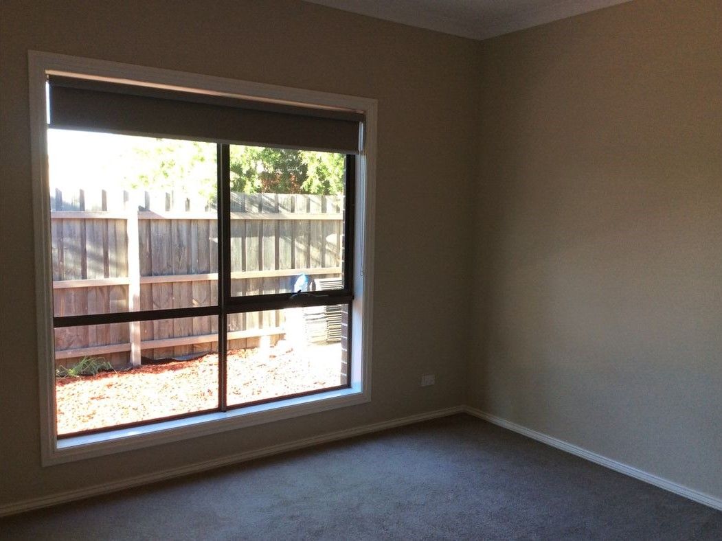 AIR CONDITIONING BOTH UPSTAIRS AND DOWNSTAIRS!
