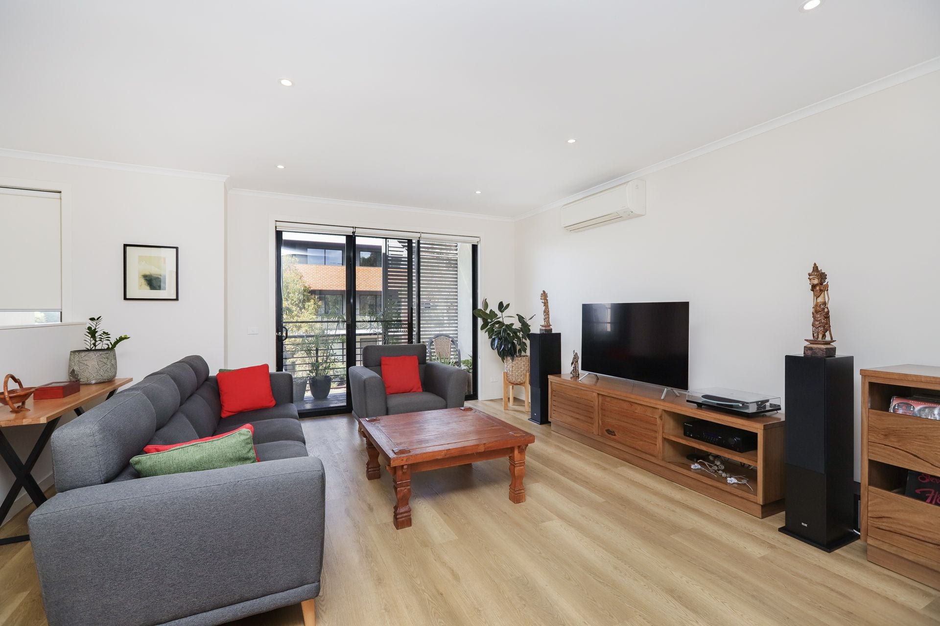 47 Beaurepaire Parade Footscray VIC, Footscray - Thumbnail 3