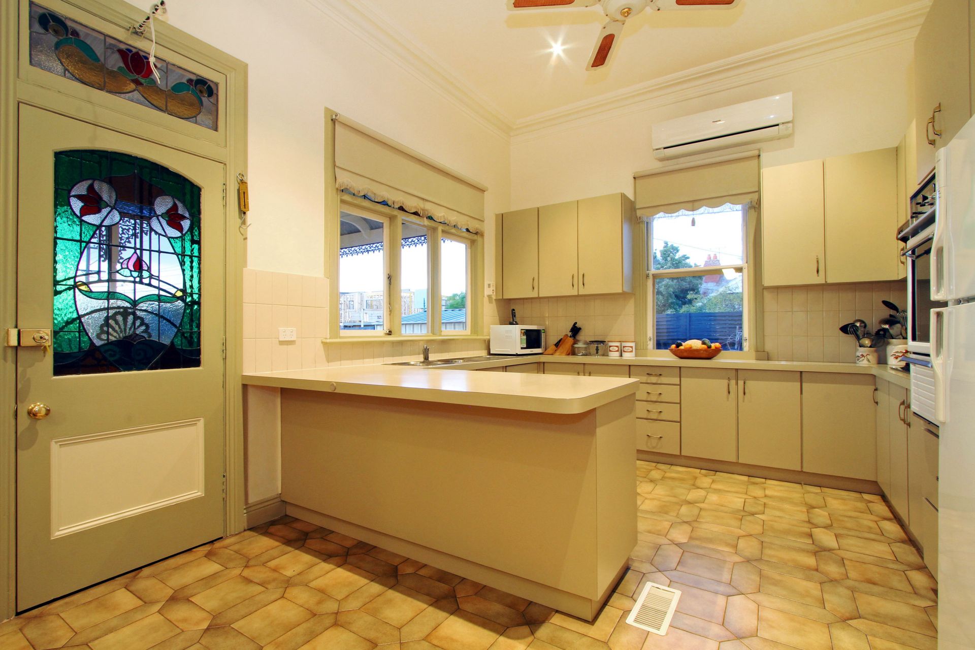 CLASSIC TIMELESS BEAUTY MATCHED WITH A FIRST CLASS LOCATION