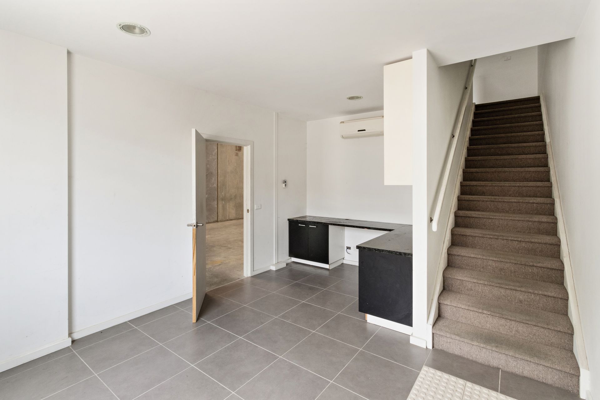 EXCELLANT PROXIMITY TO HUME HIGHWAY AND COOPER STREET