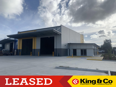 BRAND NEW FREESTANDER WITH EXCLUSIVE YARD