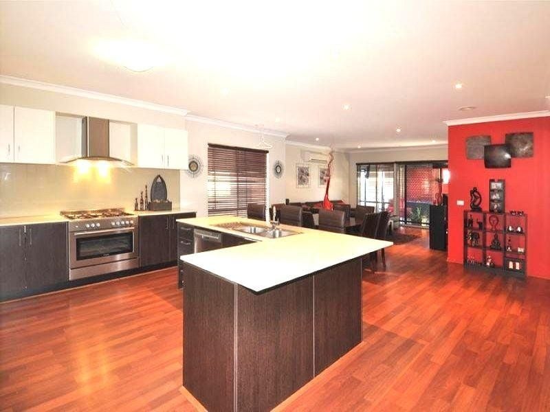 27 Forest Glade Way, Caroline Springs - Thumbnail 3