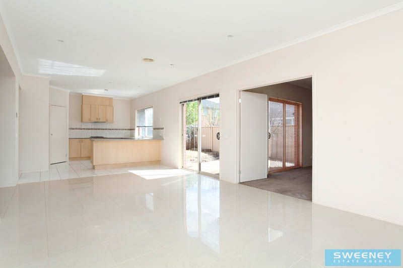 12 Gairdners Pass, Caroline Springs - Thumbnail 5