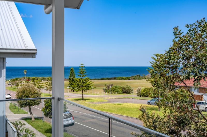 15 Mawson Close, Caves Beach - Thumbnail 4