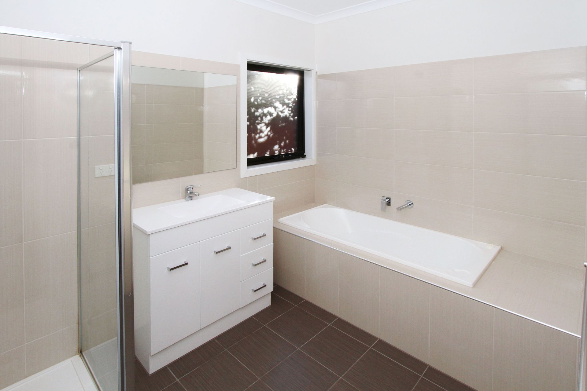 COMFORTABLE LIVING IN GREAT LOCATION